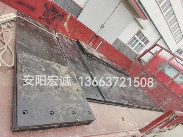 自卸車車底滑板發(fā)貨南寧，安陽(yáng)宏誠(chéng)自卸車車底滑板卸車沒(méi)煩惱！
